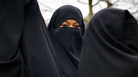 For Muslim Women In Niqabs The Pandemic Has Brought A New Level Of Acceptance Vanity Fair