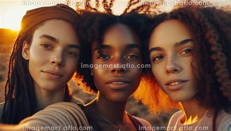 Womans pose for a photo selfie in front of a sunset Generative IAの写真素材 イメージマート