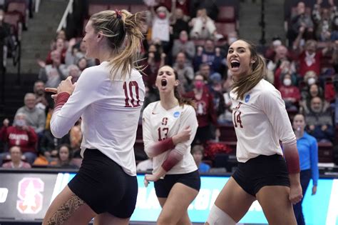 Stanford Women Sweep Houston Reach Volleyball Regional Final