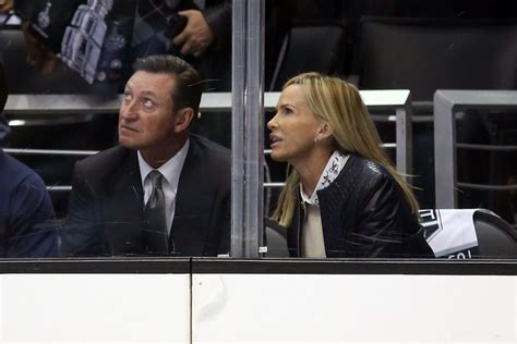 When Wayne Gretzky Met His Future Wife Janet Jones At A Lakers Game