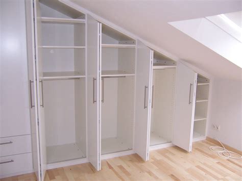 So können sie beispielsweise auch eine dachschräge oder eine vorhandene treppe mit. Kleiderschrank Für Dachschräge Ikea | Haus Bauen
