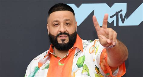Dj Khaled Throws Up The Peace Sign Arriving At Mtv Vmas 2019 2019