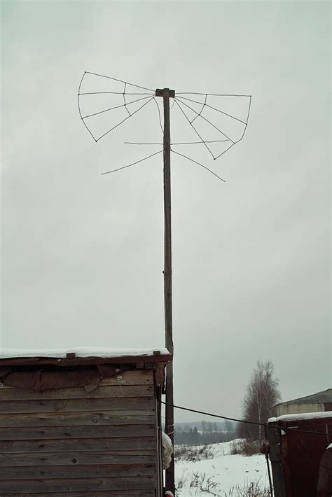 Bow tie antennas may resemble log periodic antennas, but they are not considered lp antennas. SDIM0977_2 Improvised Bow-Tie TV Antenna | Near village ...