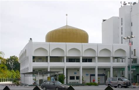 Rumah dipenuhi tetamu, sanak saudara, jiran tetangga dan rakan taulan. Masjid Tabung Haji Kelana Jaya | adrian johari | Flickr
