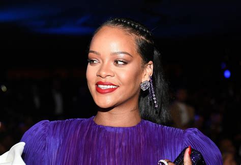 Rihanna Biography Biodata Wiki Age Height Affairs Net Worth And More