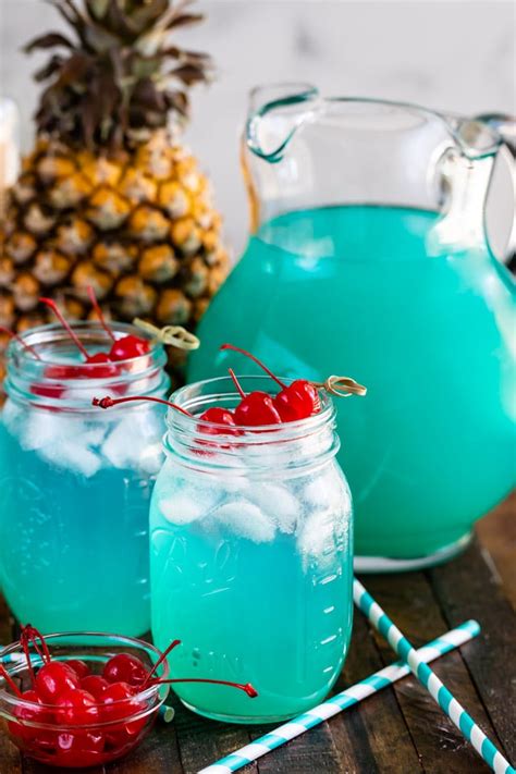 Easy Blue Hawaiian Punch Is A Simple Vodka Party Punch For A Crowd Made With Punch Pineapple