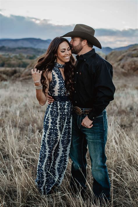 Colorado Couples Session Western Engagement Photos Cute Country Couples Country Engagement