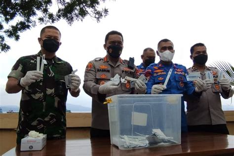 Foto Soal Sampah Bungkus Alat Tes Cepat Antigen Di Selat Bali Polisi
