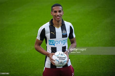 Newcastles Fifth Summer Signing Isaac Hayden Poses For Photographs Newcastle Newcastle
