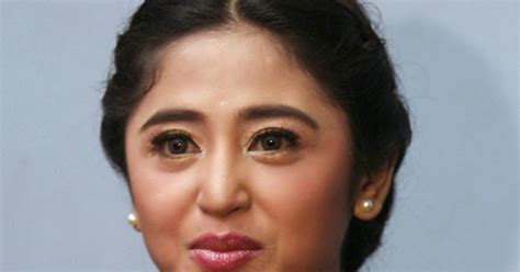 Indonesia Headliners Bio Dewi Perssik Dipenjara