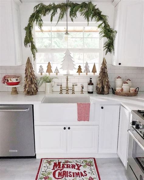30 Christmas Decor Ideas For Kitchen Decoomo