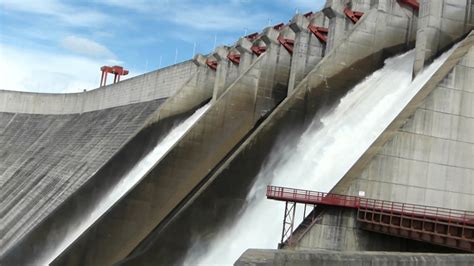 La energía hidroeléctrica no es una fuente limpia Greenpeace Plumas