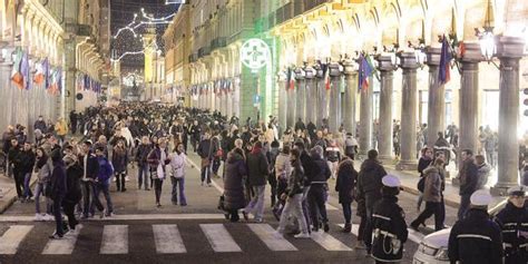 Informazioni, contatti, recensioni e servizi online per articoli religiosi a torino. Shopping, il centro di Torino invaso da torinesi e turisti ...