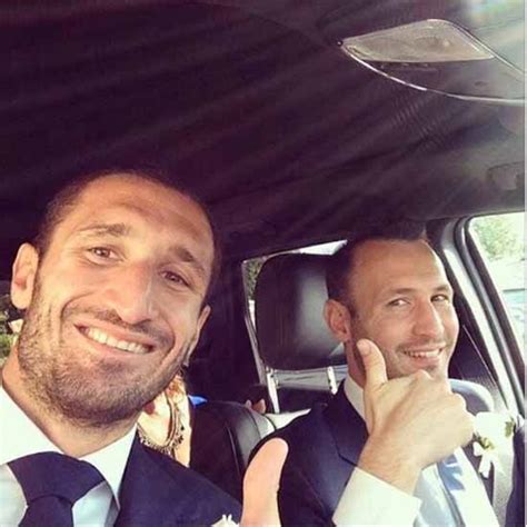 Riservata e da sempre lontana dai riflettori, è stata legata per circa quattro anni al calciatore prima di convolare a nozze. Giorgio Chiellini sposa Carolina Bonistalli: le foto più ...