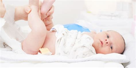 Insofern euer baby aber keine symptome einer verstimmung zeigt, nicht quengelt, sein stuhl weich und die farbe des stuhls von gestillten kindern hat einen gelb bis grünlichen ton und ist eine. Grüner Stuhlgang beim Baby
