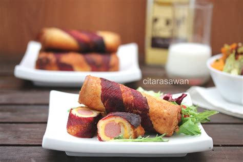 Roti yang dilenyek tadi, letak sekeping cheese di atasnya baru diletakkan sebatang sosej.gulung rapat dan tekan sedikit supaya tidak. Roti Gulung Sosej Keju Lilit ~ Resepi Terbaik
