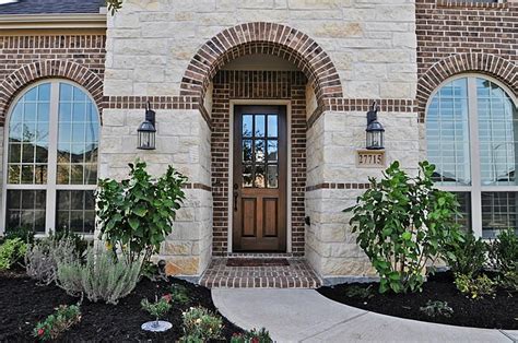 Indian house elevation colour combinations and patterns have grown out of traditional rural architecture and modern contemporary architectural styling. Brick and Stone Exterior Combinations | front porch great ...