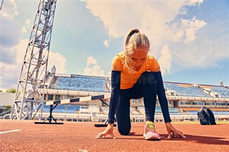 Blond Sporty Female Runner To Quick Start Position Stock Image Image Of Girl Sprint