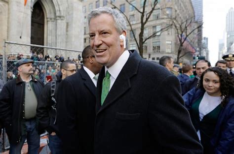 oh no bill de blasio is running for president oh god he can t hear us he has airpods in r nyc