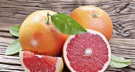 How Many Calories Does a Grapefruit Have? 5 Health Benefits of Grapefruit