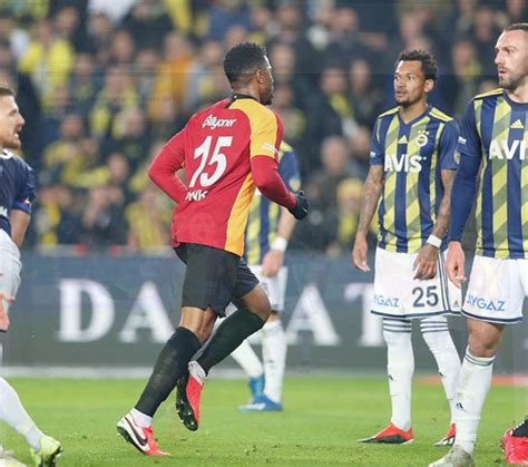 Mentre i turchi proseguono l'offensiva militare al nord della. Turchia, il derby torna del Galatasary 21 anni dopo | Foto ...