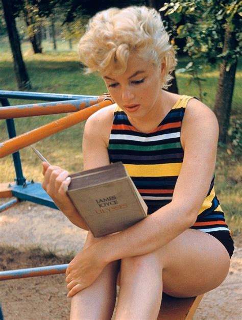 25 Wonderfully Intimate And Candid Photos Of Marilyn Monroe Taken By