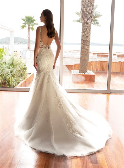 Cosmobella 8033 Cov108 Disponible Dans Notre Boutique A Linfini Mariage