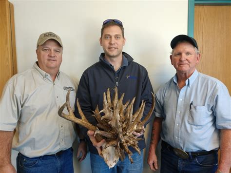 Kansas Bowhunter Harvests A Record Setting Non Typical Whitetail Deer