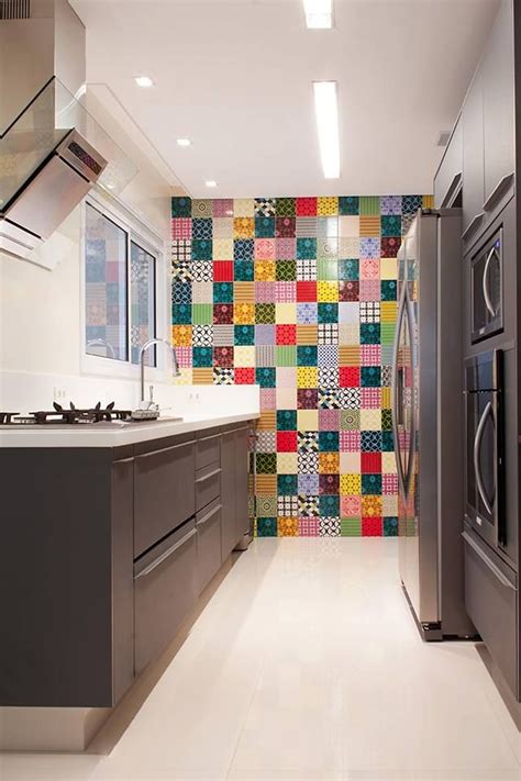 Lo de forrar la cocina de arriba a abajo con azulejos hace tiempo que pasó a la historia. Colores alegres en tu cocina!!! | Decoración de unas ...
