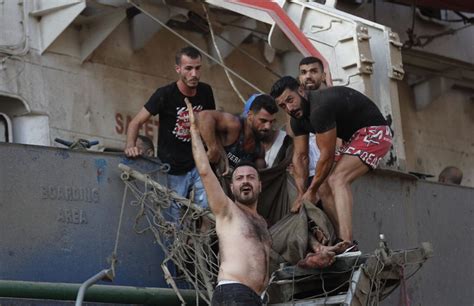 2020 In Photos Beirut Blast Led Litany Of Mideast Crises Ya Libnan