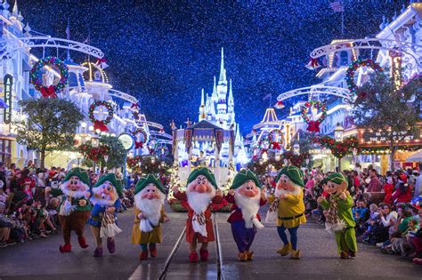7 Tips To Help You Get The Most Out Of Mickeys Very Merry