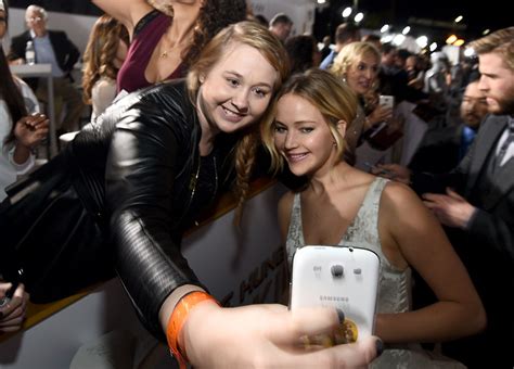Jennifer Lawrence Wont Take Fan Selfies For A Pretty Relatable Reason