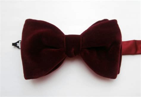 Vintage 1970s Large Burgundy Velvet Bow Tie Etsy Uk Velvet Bow Tie