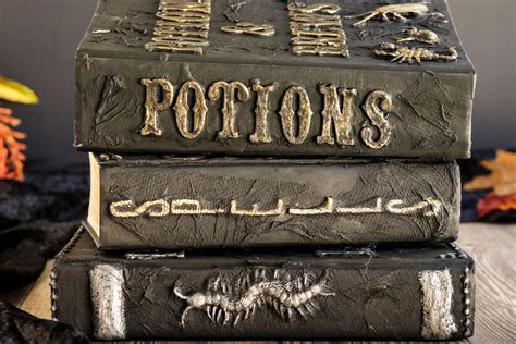 DIY Spell Book Perfect for Harry Potter Lovers! | Halloween spell book, Spell book, Diy book