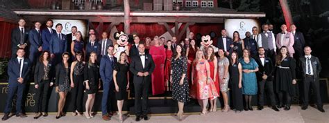 39 Disneyland Paris Cast Members Win An Award For Outstanding Customer