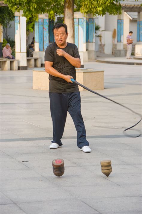 Chinese Spinning Top Players At Dong Meng Kou Da Tuoluo