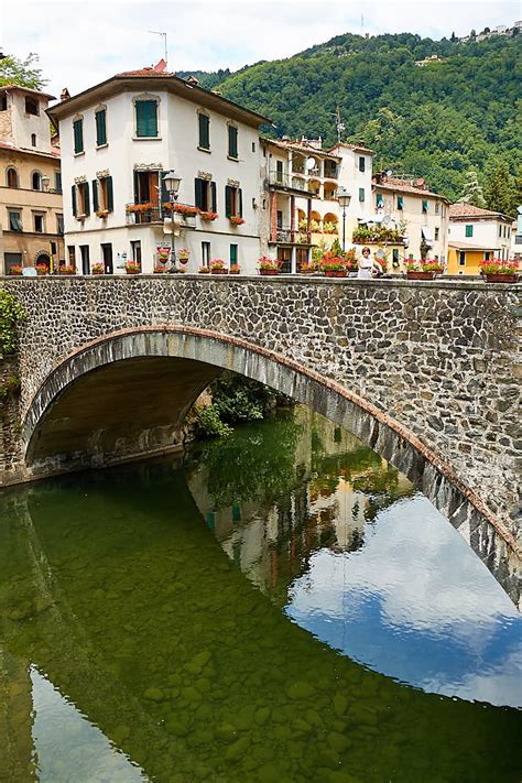 Produce e distribuisce calcestruzzo preconfezionato nella provincia di lucca. Mini Towers with Faded Fresco's, Bagni di Lucca - Our Bumble