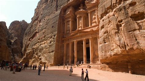 Trekking Into Petra Jordan