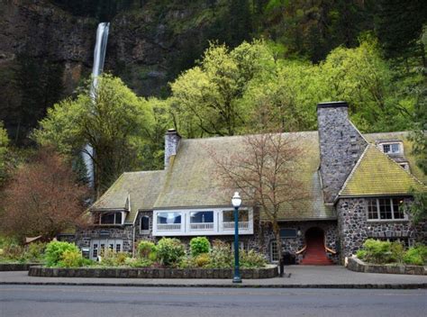 A Complete Guide To Visiting Multnomah Falls In Oregon