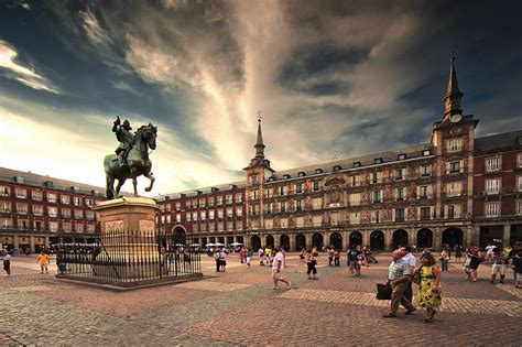 Madrids Most Famous Public Squares The Backpackers