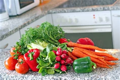 Pureed fruits or vegetables can be used in place of oil in muffin, cookie, cake and snack bar recipes to give your. Vegetarian Meal Plan for Lowering Cholesterol | Livestrong.com