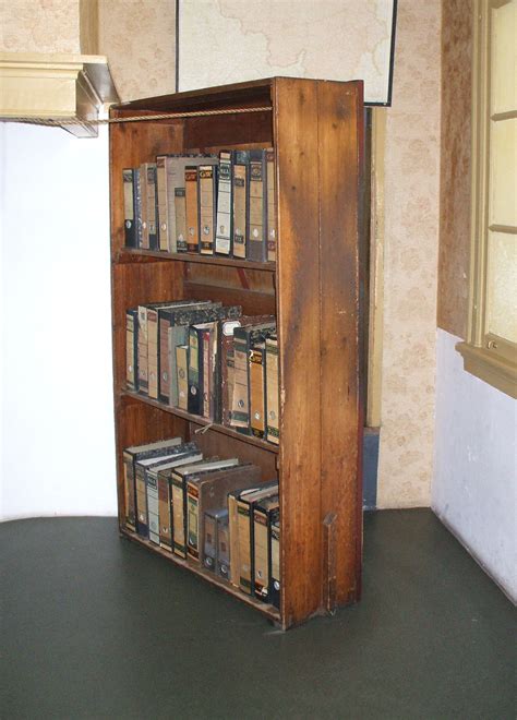 Fileannefrankhouse Bookcase Wikipedia The Free Encyclopedia