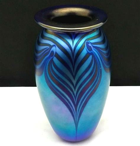 Signed Robert Eickholt Art Glass Iridescent Cobalt Pulled Feather Vase