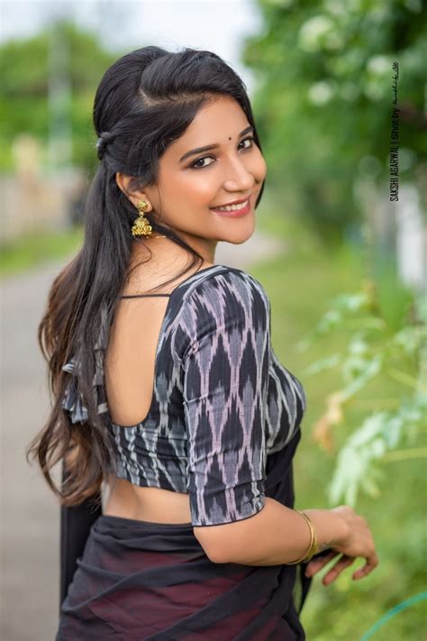 sakshi agarwal hot navel photos in saree south indian actress