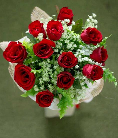 1 Dozen Red Roses Round Bouquet