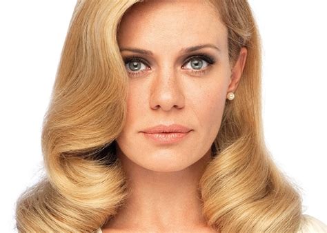 Ο μιχάλης χατζηγιάννης πήρε δώρο στην ζέτα μακρυπούλια …. Το νέο θεατρικό βήμα της Ζέτας Μακρυπούλια