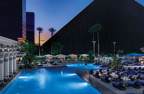 Luxor Pool Cabanas And Daybeds Hours And Info Las Vegas