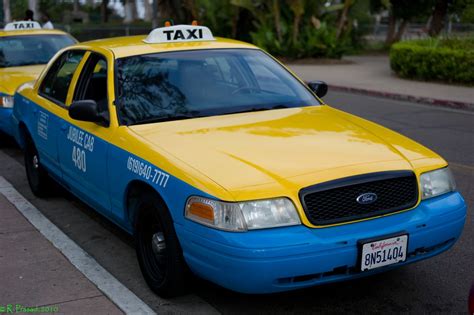 What is the difference between yellow and blue taxis in Istanbul? 2
