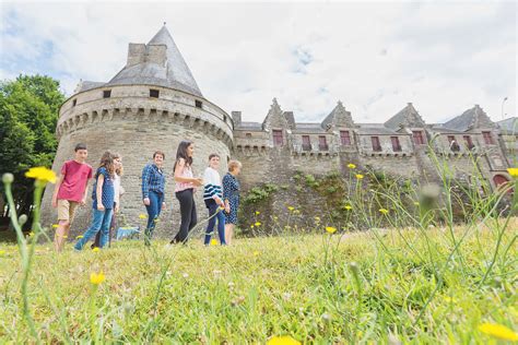 Détails de l'entreprise chateau de rohan xv en pontivy. Les enfants du château de Pontivy - La Croix
