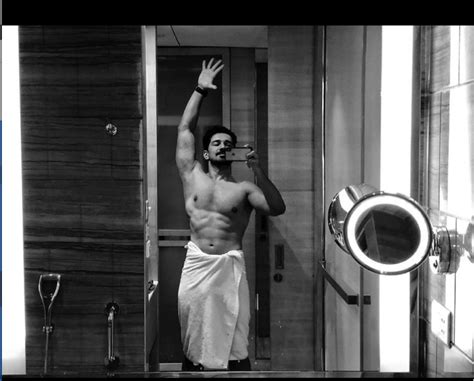 Abhinav Shukla Gives A Befitting Reply To A Troll Who Slammed Him For Flaunting Abs During